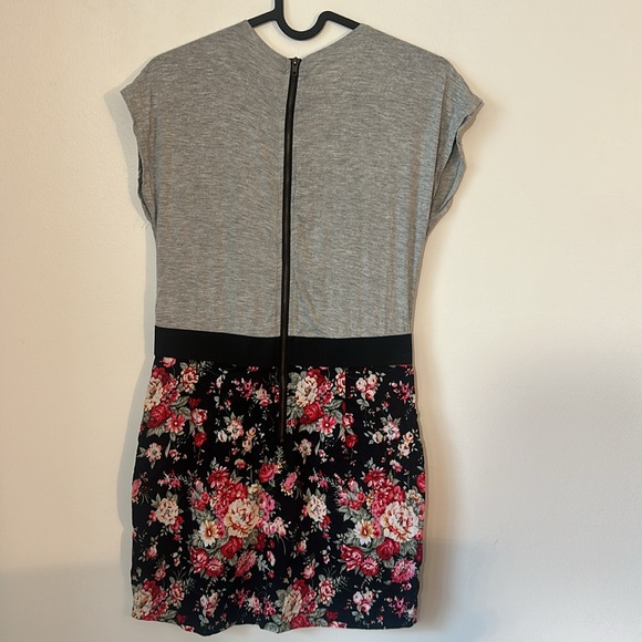 Mini Dress with patterned pleated skirt - Picture 3 of 4